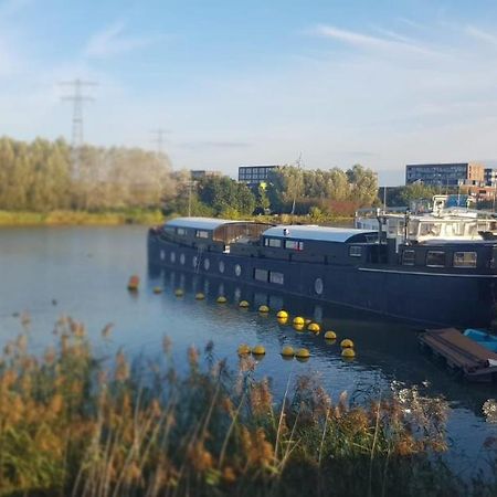 Bed and Breakfast Wheelhouse Euphrate Houseboat Diemen Экстерьер фото