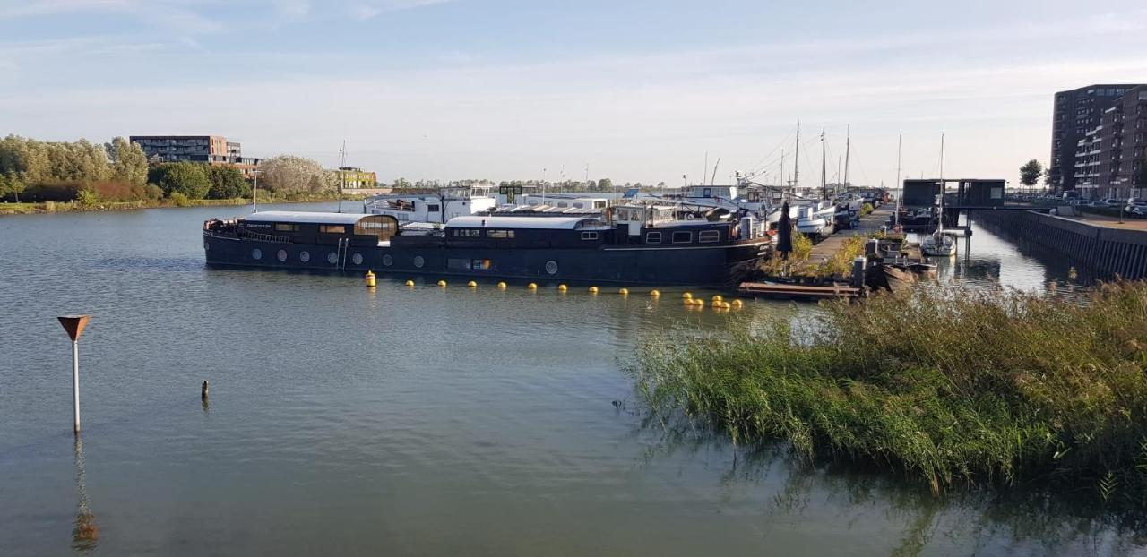 Bed and Breakfast Wheelhouse Euphrate Houseboat Diemen Экстерьер фото