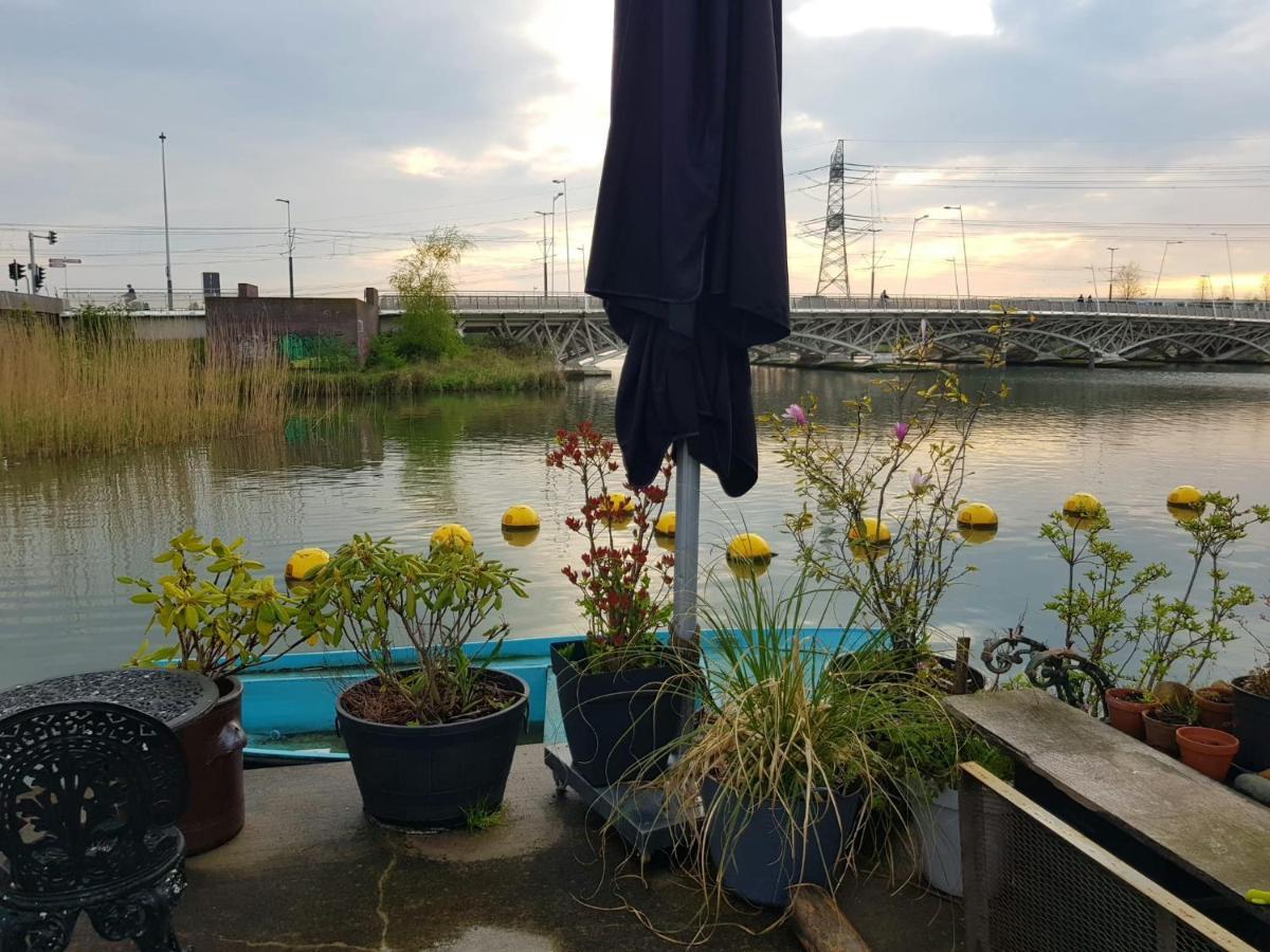 Bed and Breakfast Wheelhouse Euphrate Houseboat Diemen Экстерьер фото