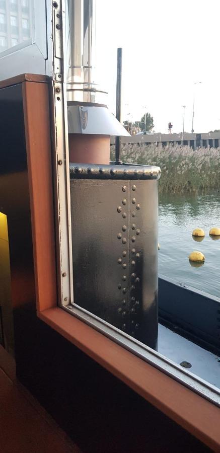 Bed and Breakfast Wheelhouse Euphrate Houseboat Diemen Экстерьер фото