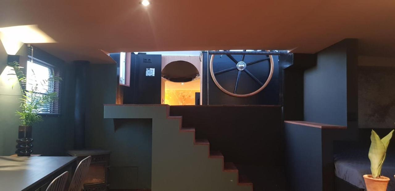 Bed and Breakfast Wheelhouse Euphrate Houseboat Diemen Экстерьер фото