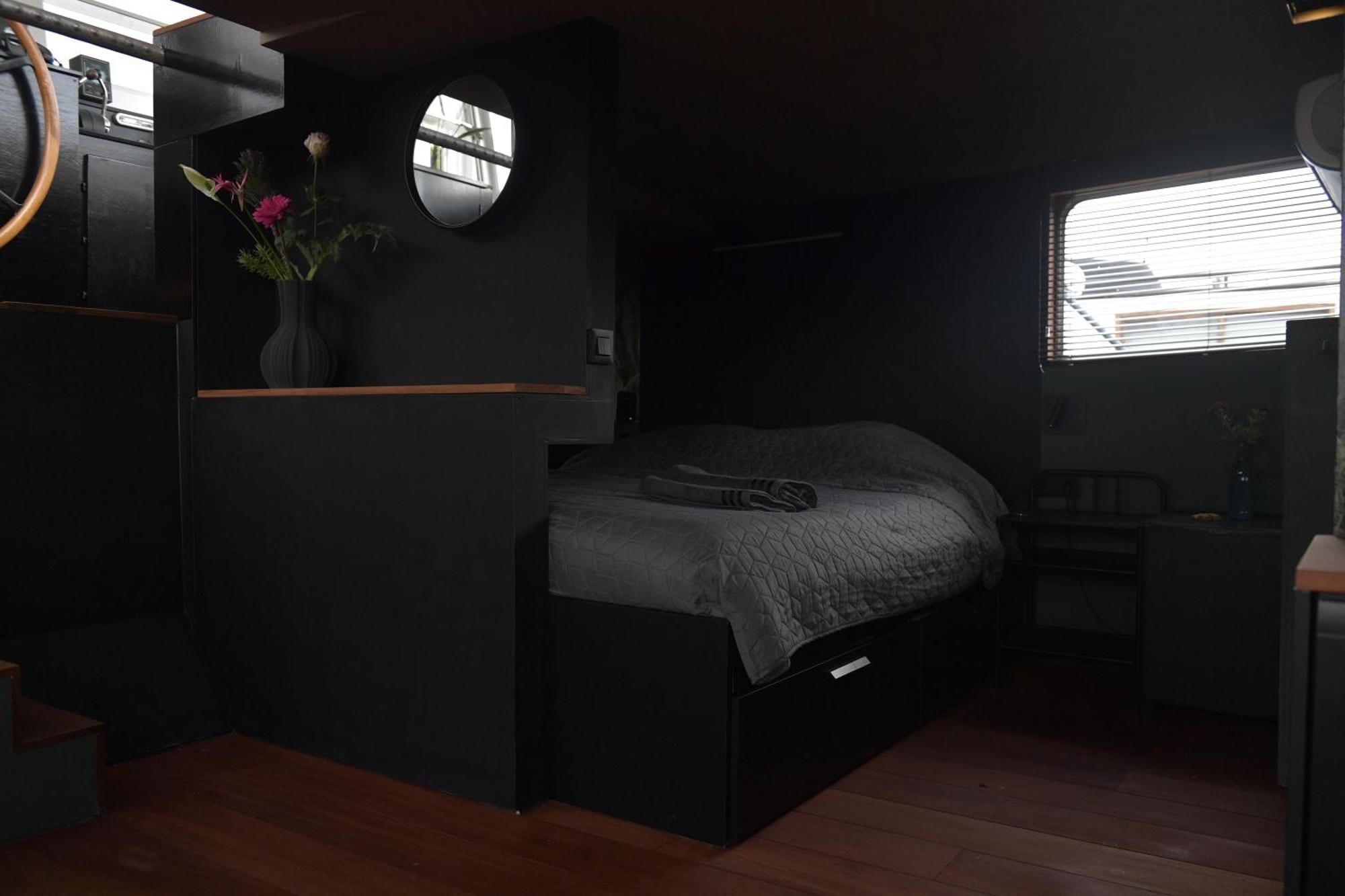 Bed and Breakfast Wheelhouse Euphrate Houseboat Diemen Экстерьер фото