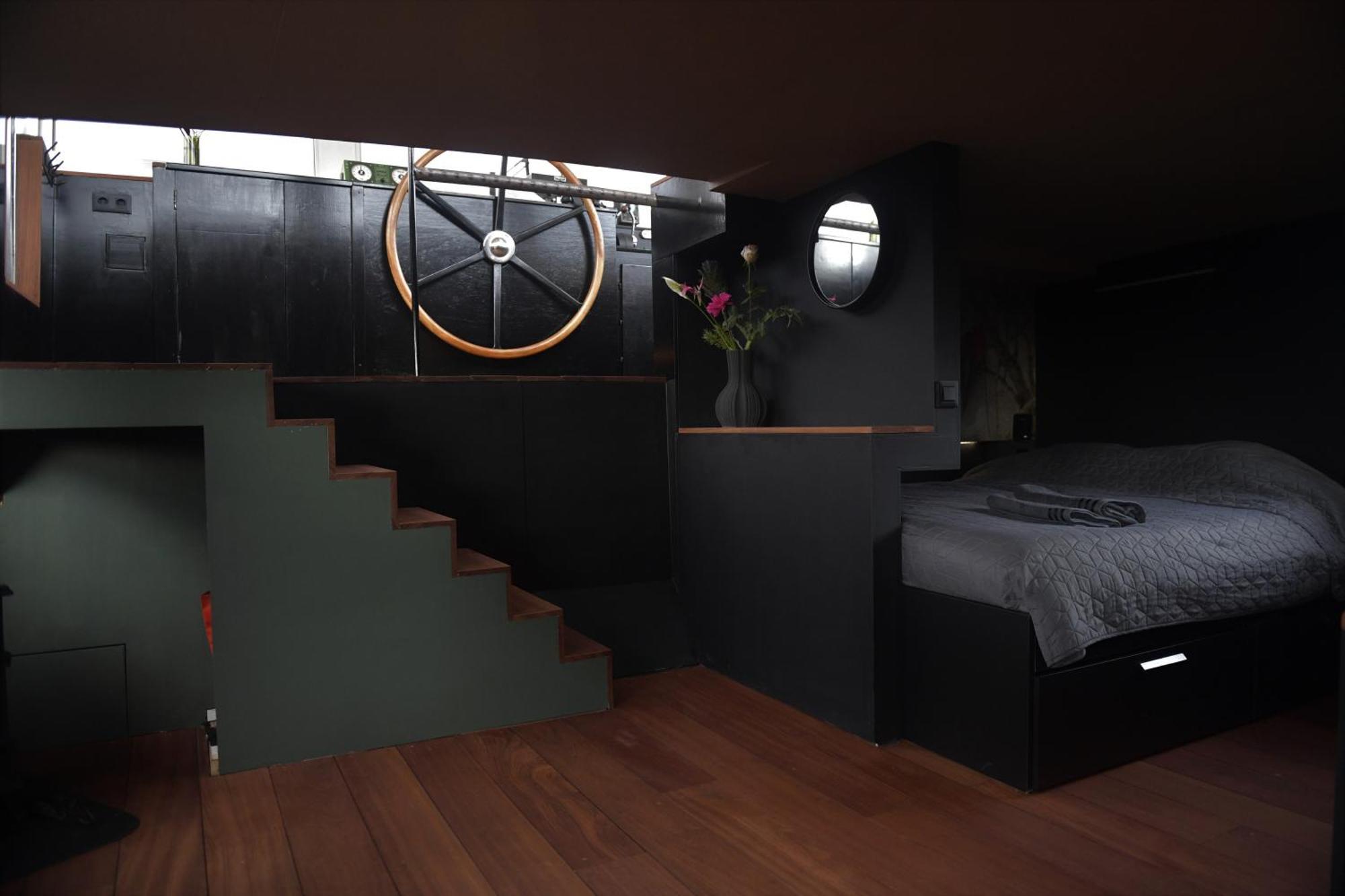 Bed and Breakfast Wheelhouse Euphrate Houseboat Diemen Экстерьер фото