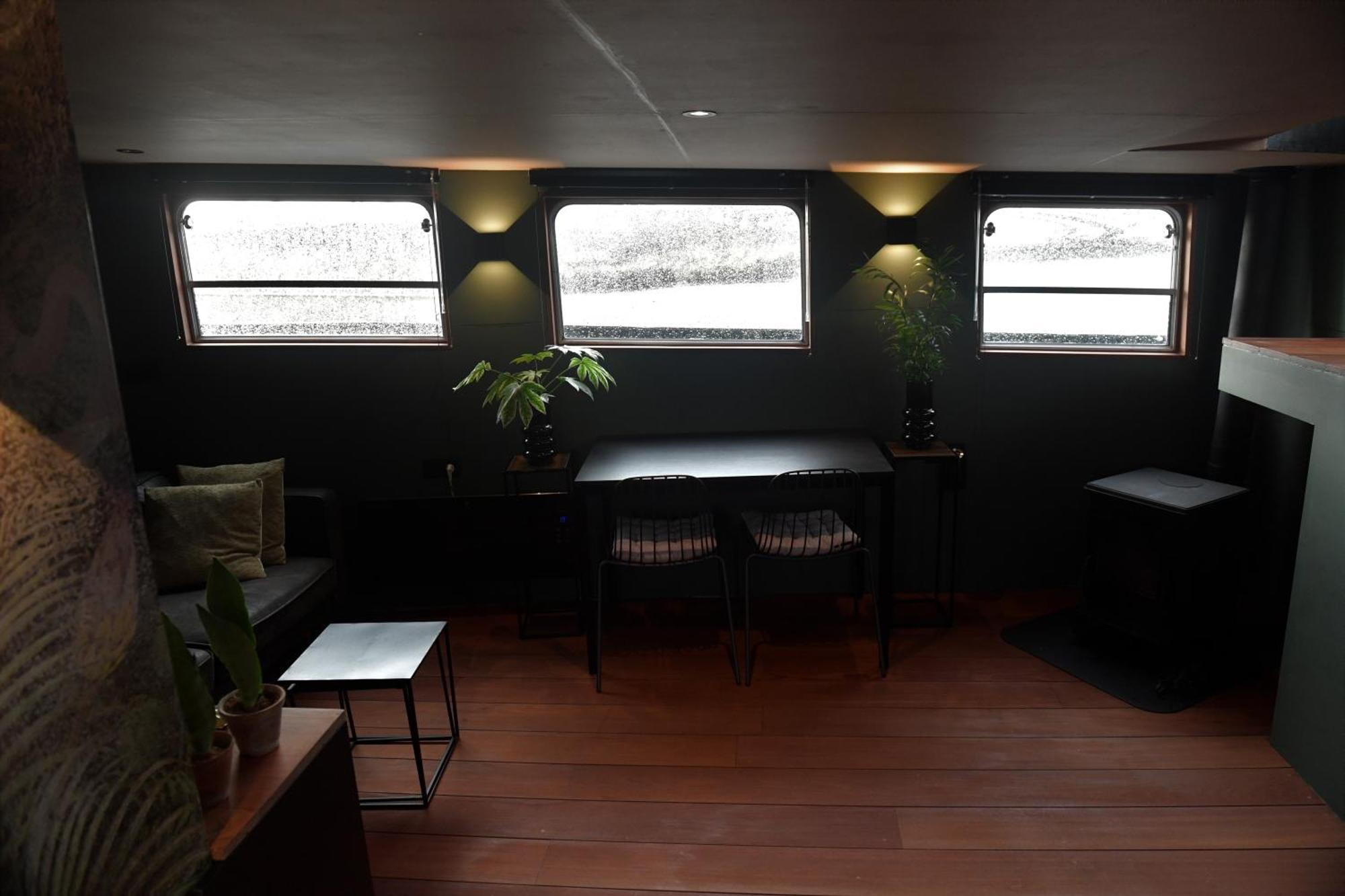 Bed and Breakfast Wheelhouse Euphrate Houseboat Diemen Экстерьер фото